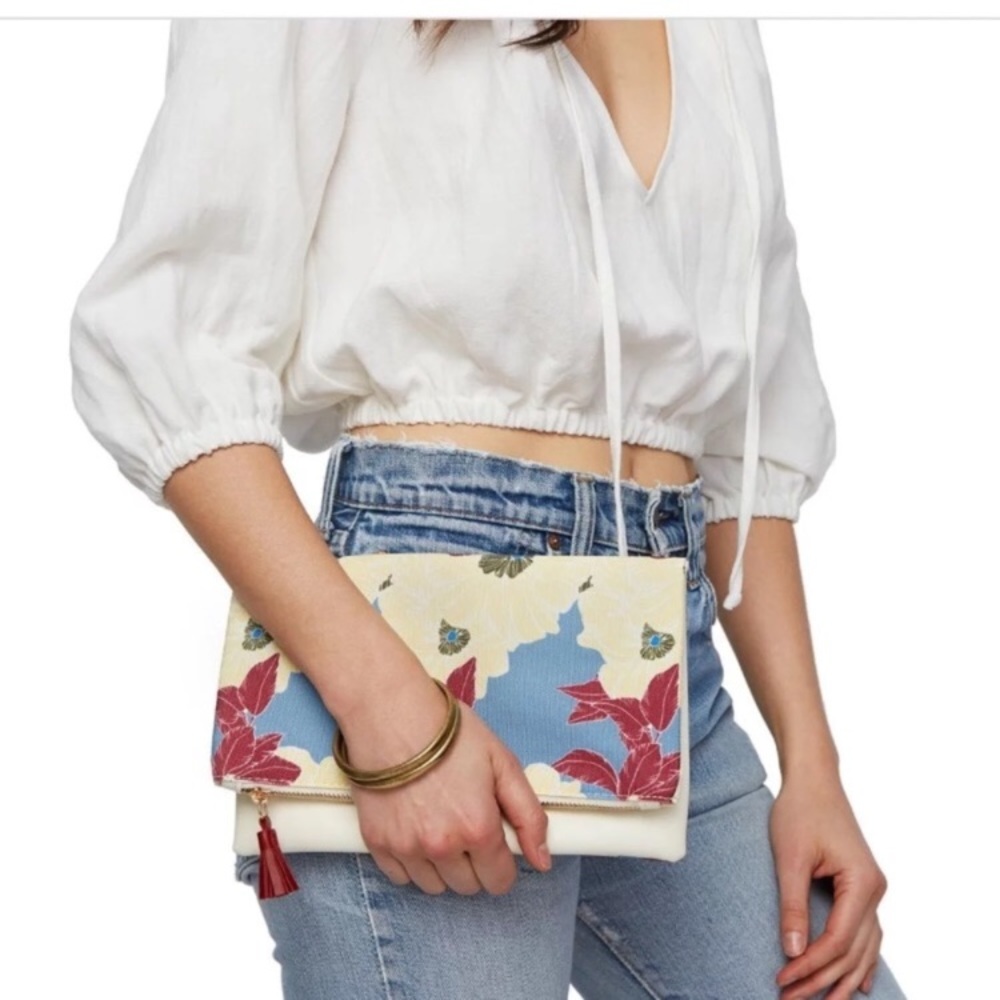 NWT! Cream & Blue Floral Clutch by Rachel Pally 💐